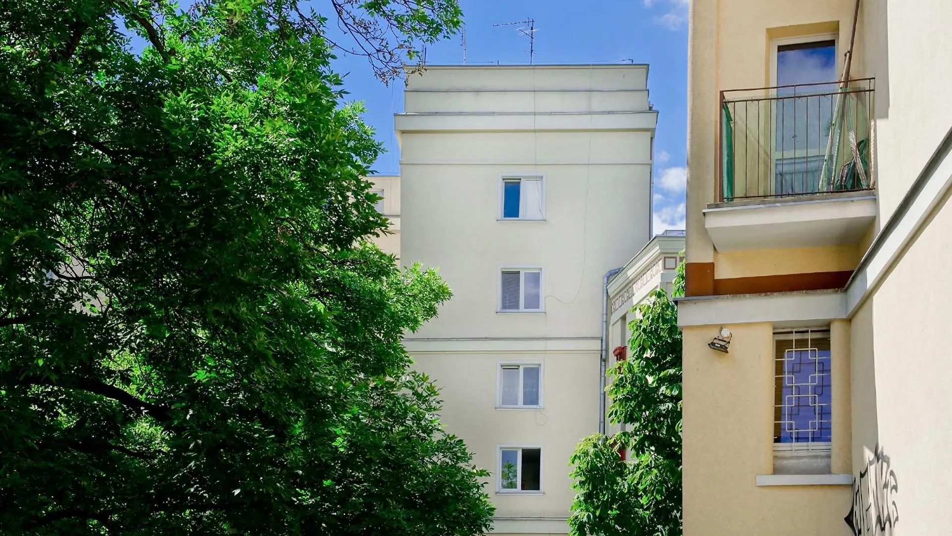 Nowolipie Warsaw Apartment